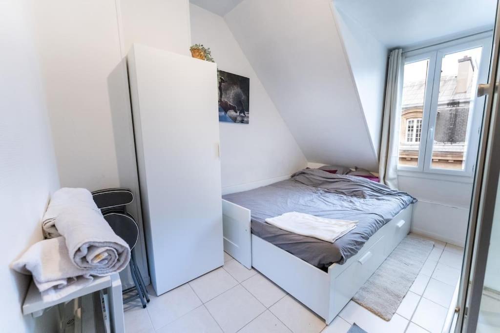 Lumineux. Studio Republique/bastille, Marais Apartment *